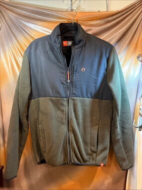 The American Outdoorsman Two-Tone Fleece Jacket in Olive Green, Black. Box TT